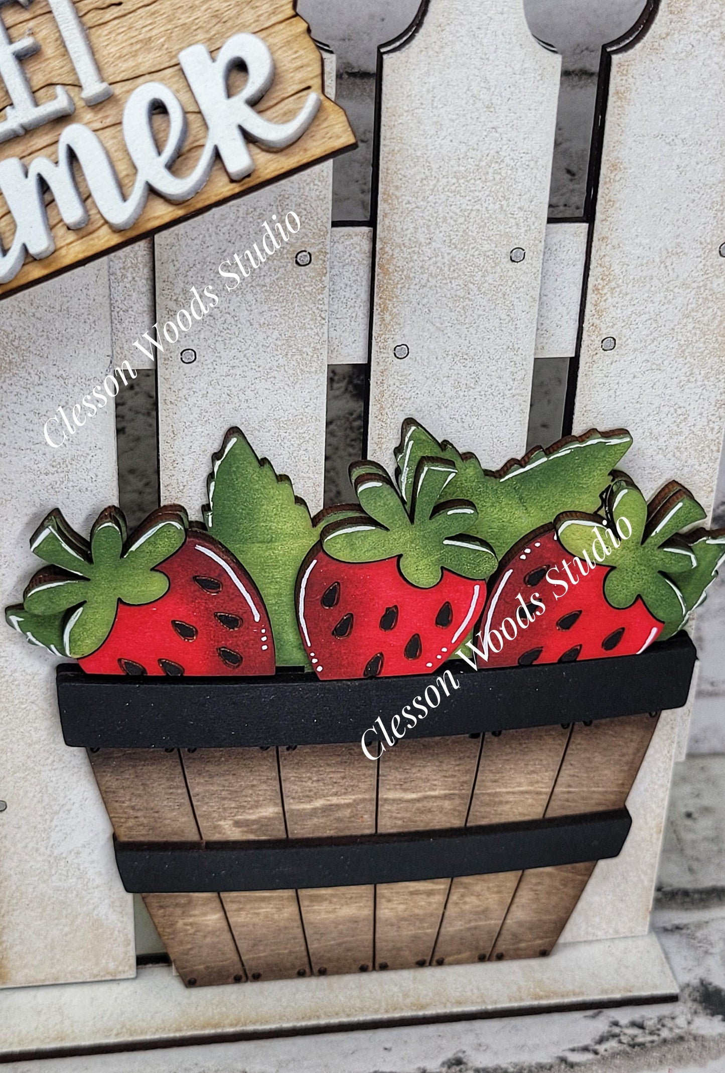 Tiny Fence Basket Set - Strawberries Rustic White/Apple Basket