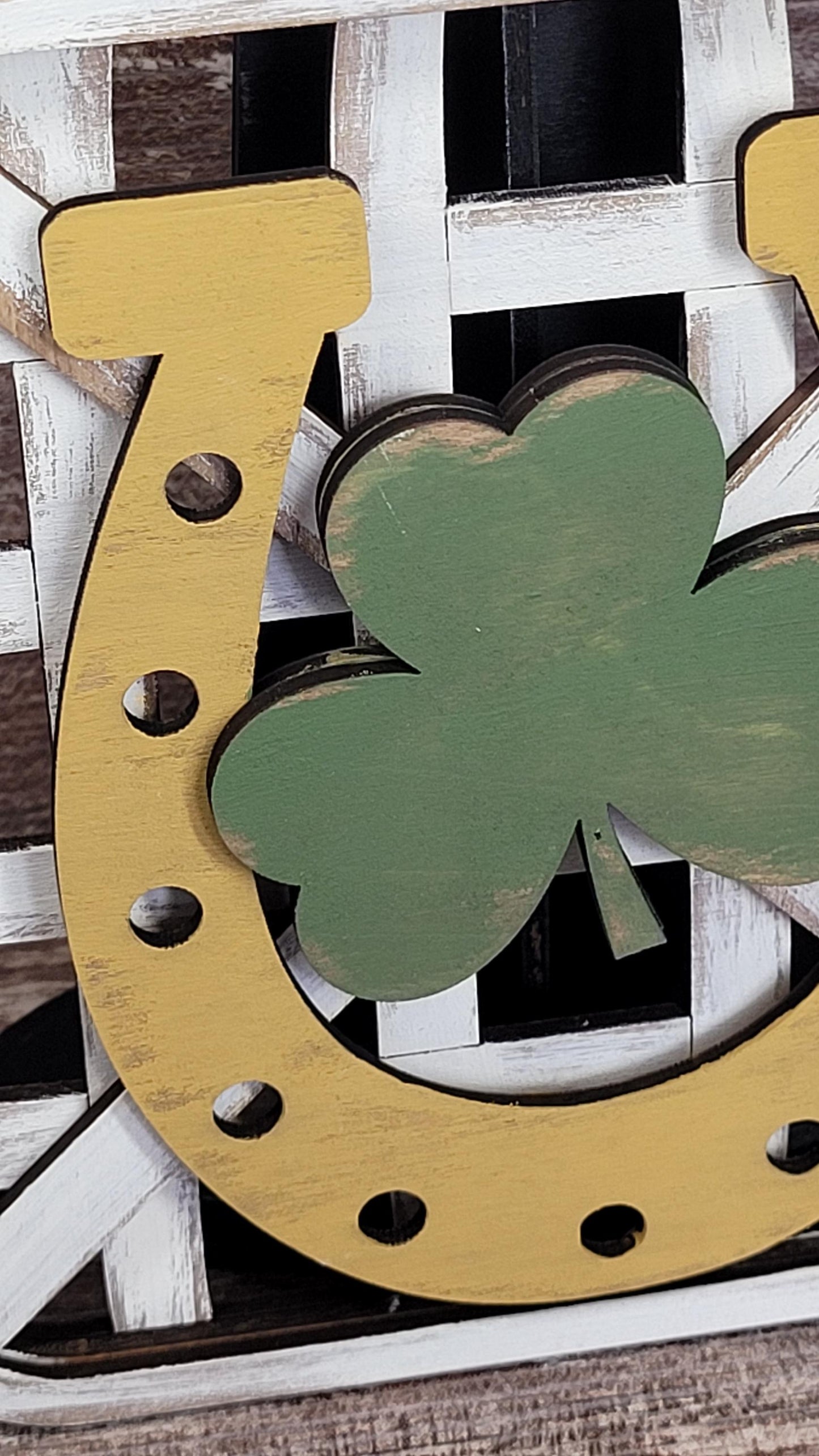 St. Patrick's Day Horseshoe Set Stained Stand Tobacco Basket Sign Post and Sign