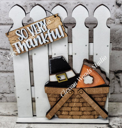 Hand-Painted Tiny Fence Basket Set – Thanksgiving Pilgrim Hat Pie Vignette Decor