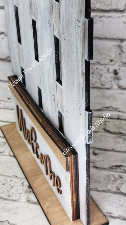 Large Rustic Fence Crate Display – Farmhouse Seasonal Decor (13"H x 9.5"W)
