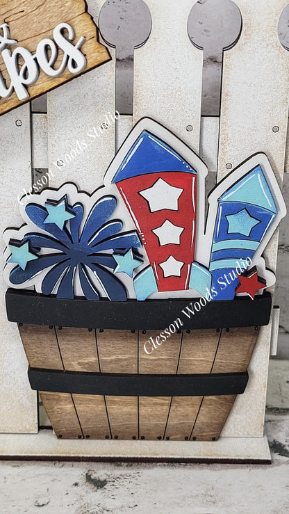 Hand-Painted Tiny Fence Basket Set – Rustic Wood Vignette Decor Stars Stripes