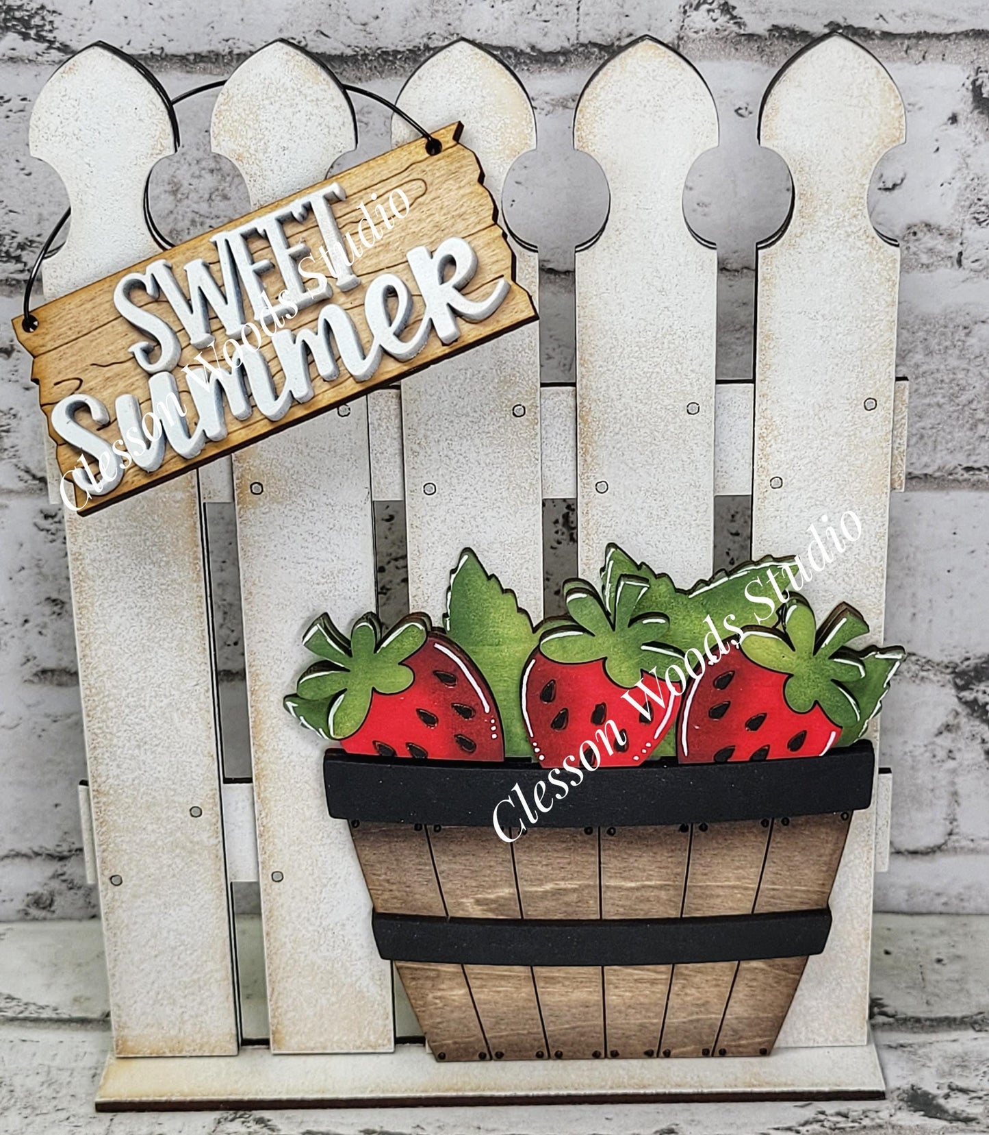 Tiny Fence Basket Set - Strawberries Rustic White/Apple Basket