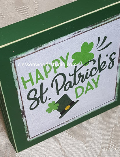 Happy St Patrick's Day Hat Square Wood Sign